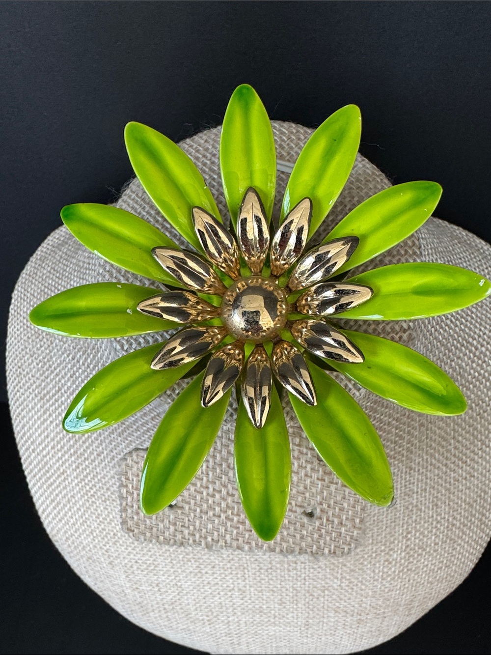 VTG 1968 Sarah Coventry "Fashion Petals" Enamel Flower Brooch Lime Green